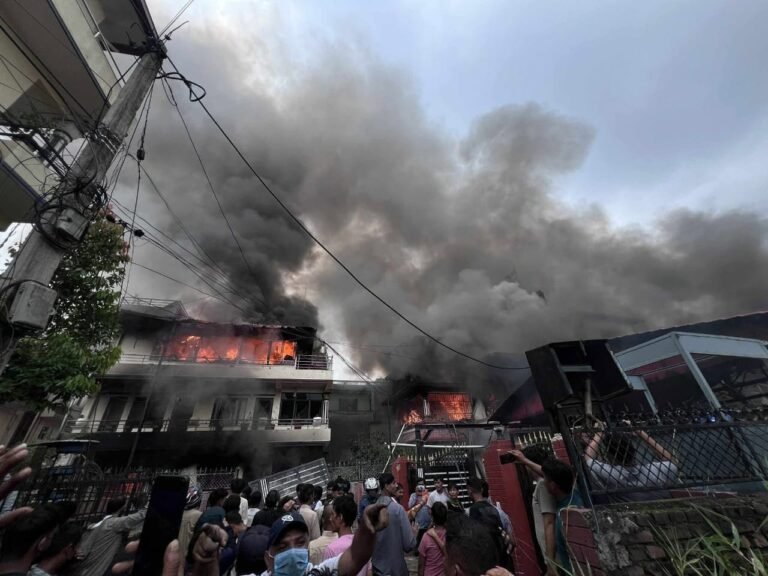 लगातार हिंसा के बीच नेपाल के प्रधानमंत्री देश छोड़ दुबई भागने की तैयारी में