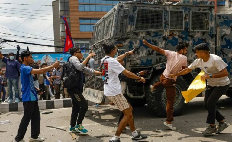 नेपाल में यह कैसा आंदोलन, जिंदा जला दी गई पूर्व प्रधानमंत्री की पत्नी