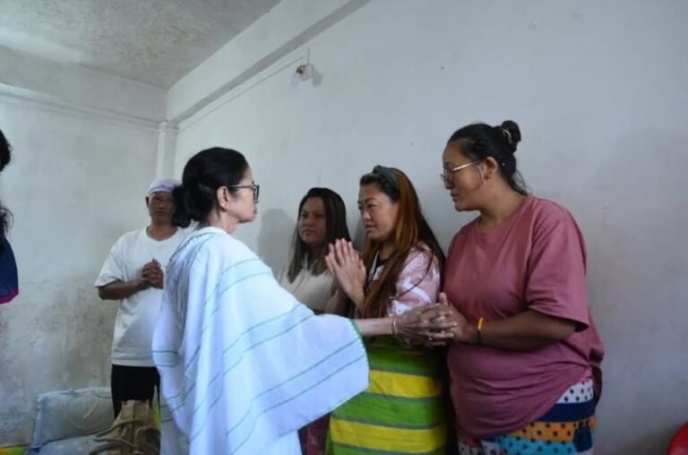 सीएम ममता बनर्जी ने किया प्राकृतिक आपदा प्रभावित क्षेत्रों का दौरा