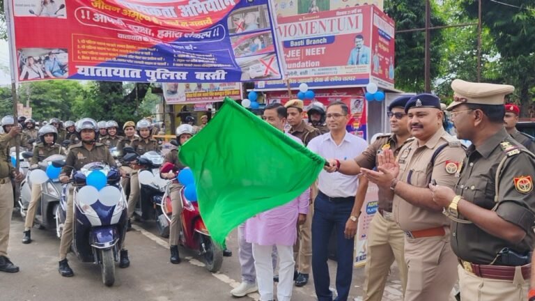 एसपी अभिनन्दन ने यातायात माह जागरूकता रैली को हरी झंडी दिखाकर किया रवाना