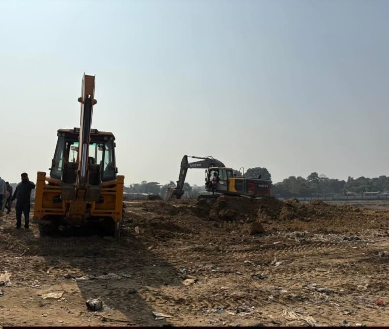 महाकाल मंदिर के लिए चिन्हित भूमि पर चल रही तैयारियों का लिया जायजा