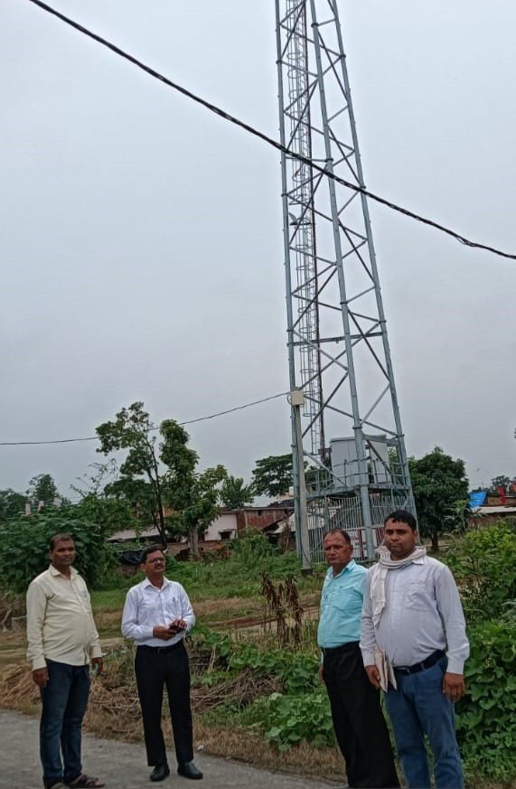 रुधौली तहसील के डुमरी गांव में सरकारी रास्ते पर मोबाइल टावर लगाने का आरोप, ग्रामीणों ने डीएम से की कार्रवाई की मांग