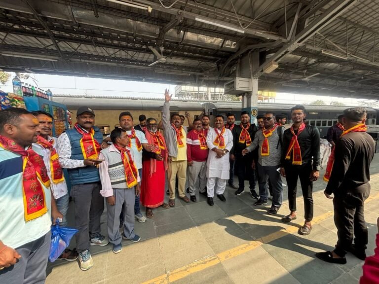 101 वार्ड वासियों को लेकर कामख्या दर्शन को निकले पार्षद संजय पाठक