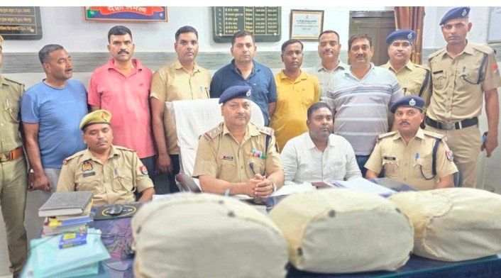 बस्ती रेलवे स्टेशन पर वैशाली एक्सप्रेस से 17 किलो गांजा बरामद