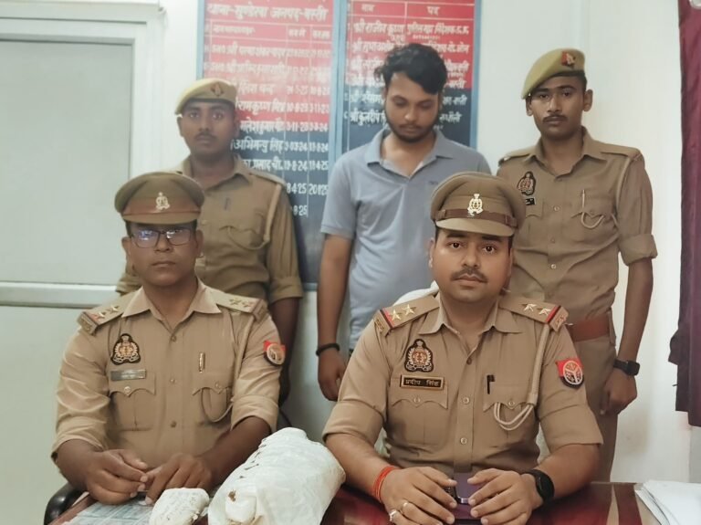 मुंडेरवा पुलिस ने सवा किलो गांजा के साथ युवक को किया गिरफ्तार,मुकदमा दर्ज