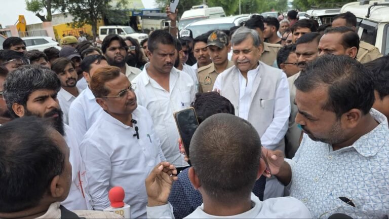 दसिया इथेनॉल फैक्ट्री पर धरना टला, सांसद-विधायक ने सुनी ग्रामीणों की समस्याएं