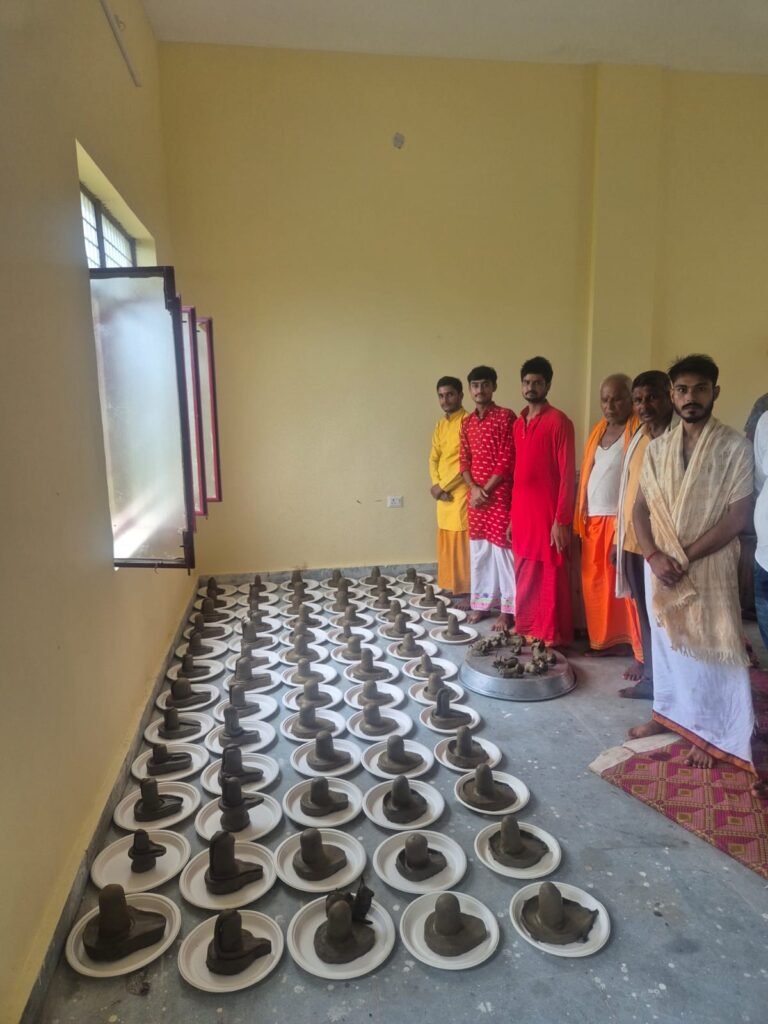 Basti news:24 अगस्त को लोढ़ेश्वर नाथ मंदिर में होगा विशाल सामूहिक रुद्राभिषेक,151 पार्थिव शिवलिंग का होगा निर्माण, अयोध्या से मंगाई गई मिट्टी