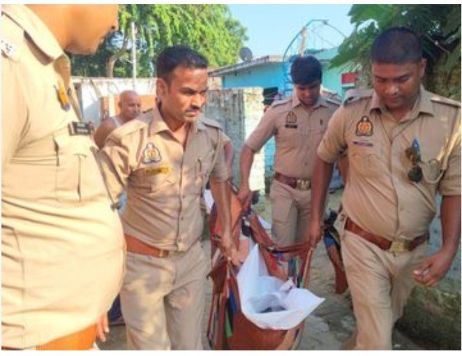 Basti News: रुधौली में पेड़ों से लटके मिले युवक-युवती के शव, प्रेम प्रसंग की चर्चा से मचा हड़कंप