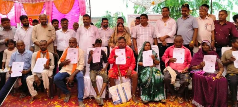 Basti News :इंजीनियर अरविंद पाल की पहल पर बनकटी में लगा जनकल्याणकारी कैंप, योजनाओं के लिए उमड़े लाभार्थी