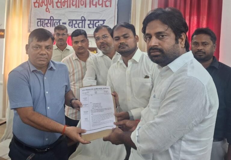 Basti News :22 सितंबर से अतिरिक्त हलकों का काम बंद करेंगे लेखपाल