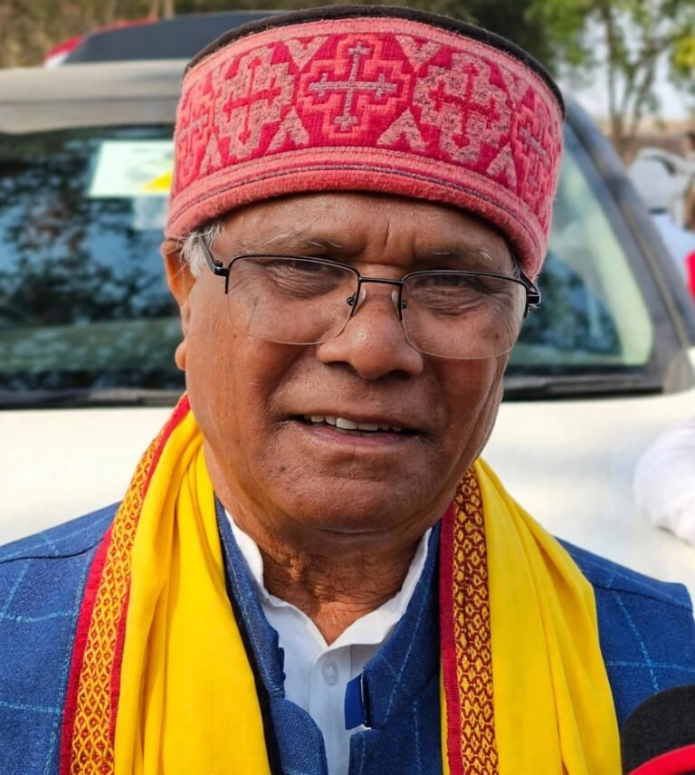 Basti News :विधायक दूधराम की पहल पर चरकैला पहुंचा प्रशासन, जलभराव से राहत की जगी उम्मीद